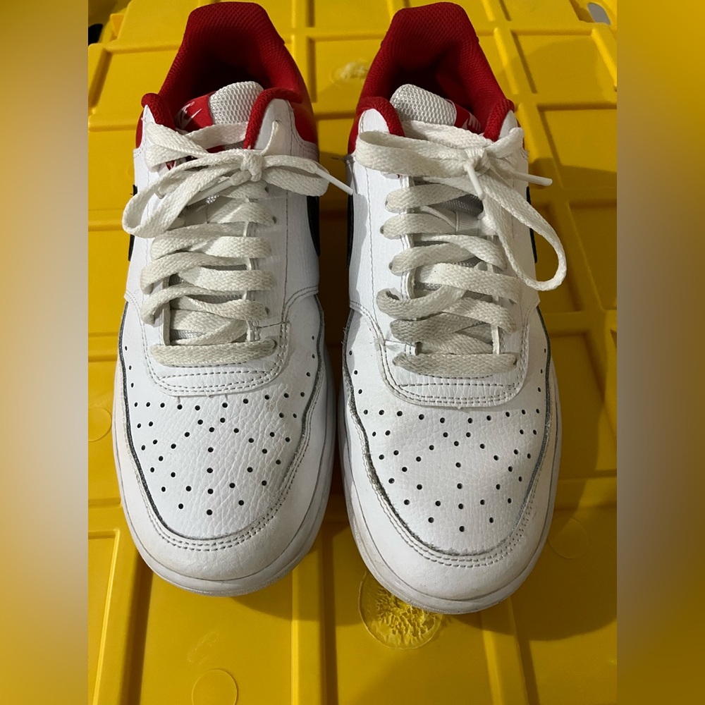 Nike. Mens Court Vision 9.5 Red. White. Price reflects condition as is. - Picture 4 of 6